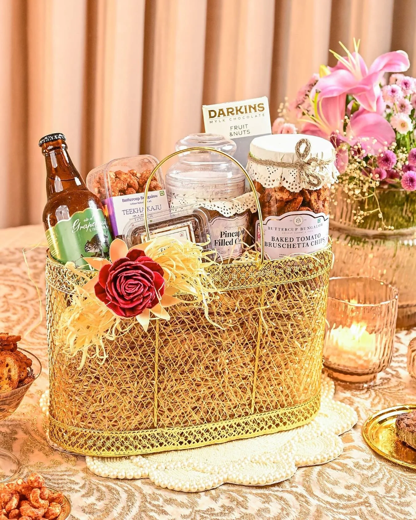 The Golden Glow of Gifting β¨
Curated with elegance and indulgence, our Golden Glow Hamper is a celebration wrapped in luxury. From sweet indulgences to savory delights, every element is chosen to make your celebrations truly unforgettable.π
Inside
