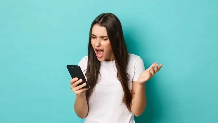 Avoid these 4 phrases that make you sound ‘fake and unprofessional’—here’s how successful people communicate