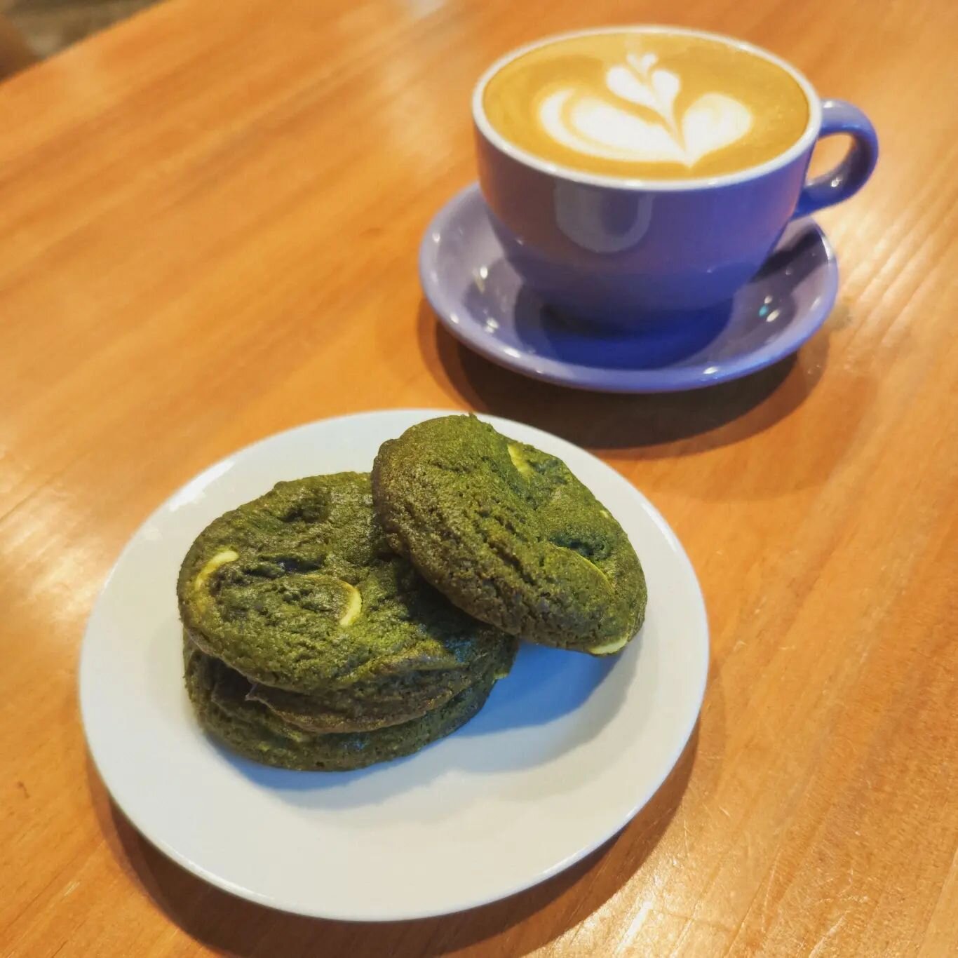 【New Menu】White Chocolate Matcha Cookies
ホワイトチョコ抹茶クッキー

Did you get our hint earlier this week?
Finally, it's off the secret menu and on our actually printed menus!

The sweetness of the white chocolate complements the slight bitterness and flavor of