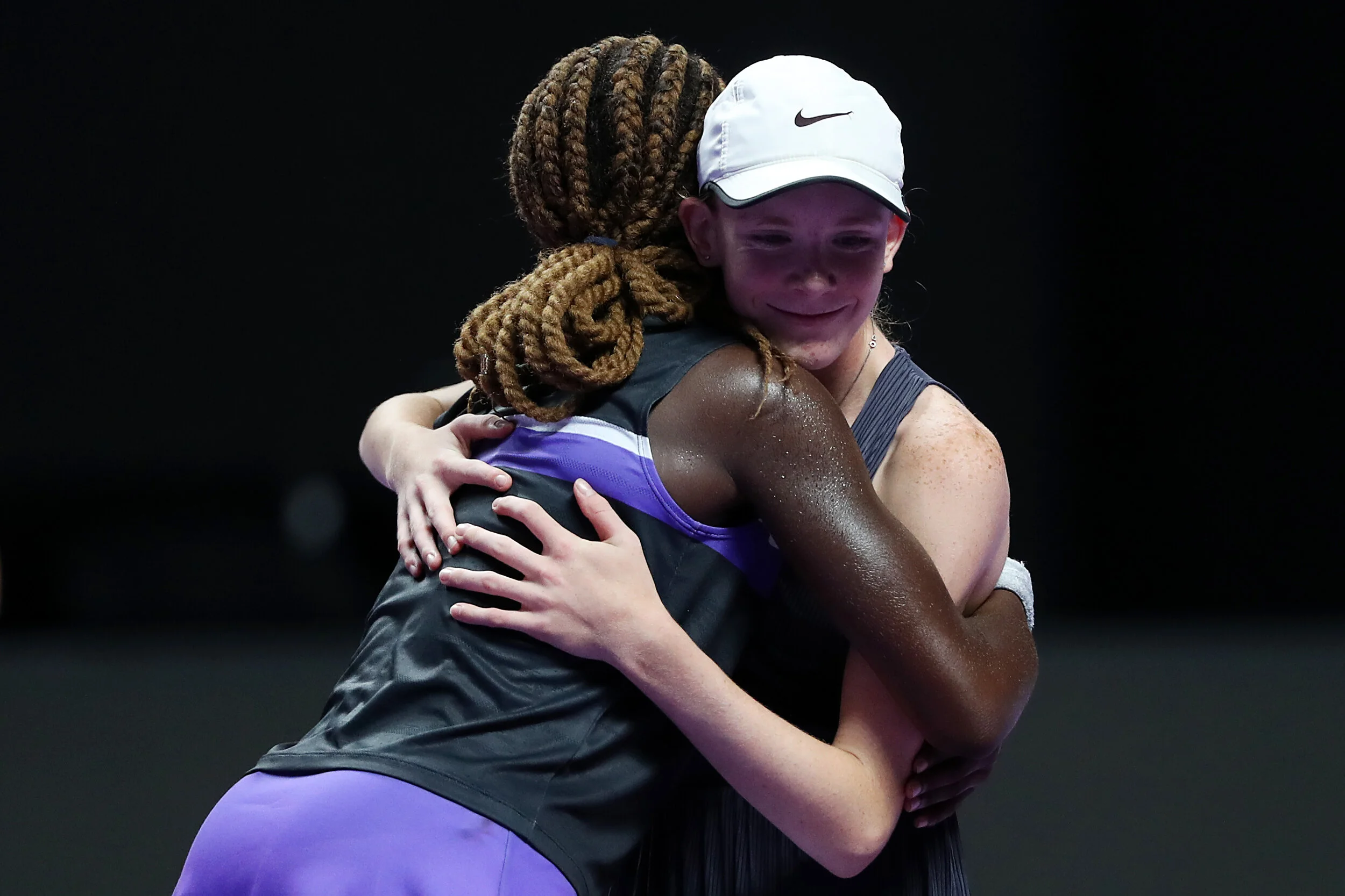 14U - hug at net.JPG