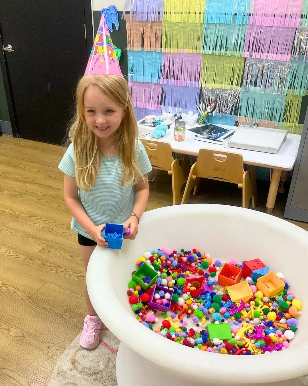 A little look at what's been happening in Grove+! 💛✨ From welcoming our new party center and exploring eye color, to learning about our bodies with a pumping heart experiment, creating healthy food faces with fruits and veggies, and putting our fine