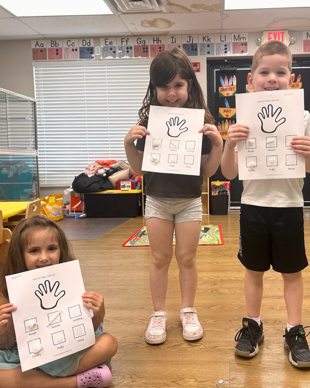 Getting to know ourselves, one sense at a time! 👀👂👃🖐️Our Grove+ friends have been busy exploring the world around them through their five senses, investigating different textures, identifying scents, practicing their listening skills, and learnin