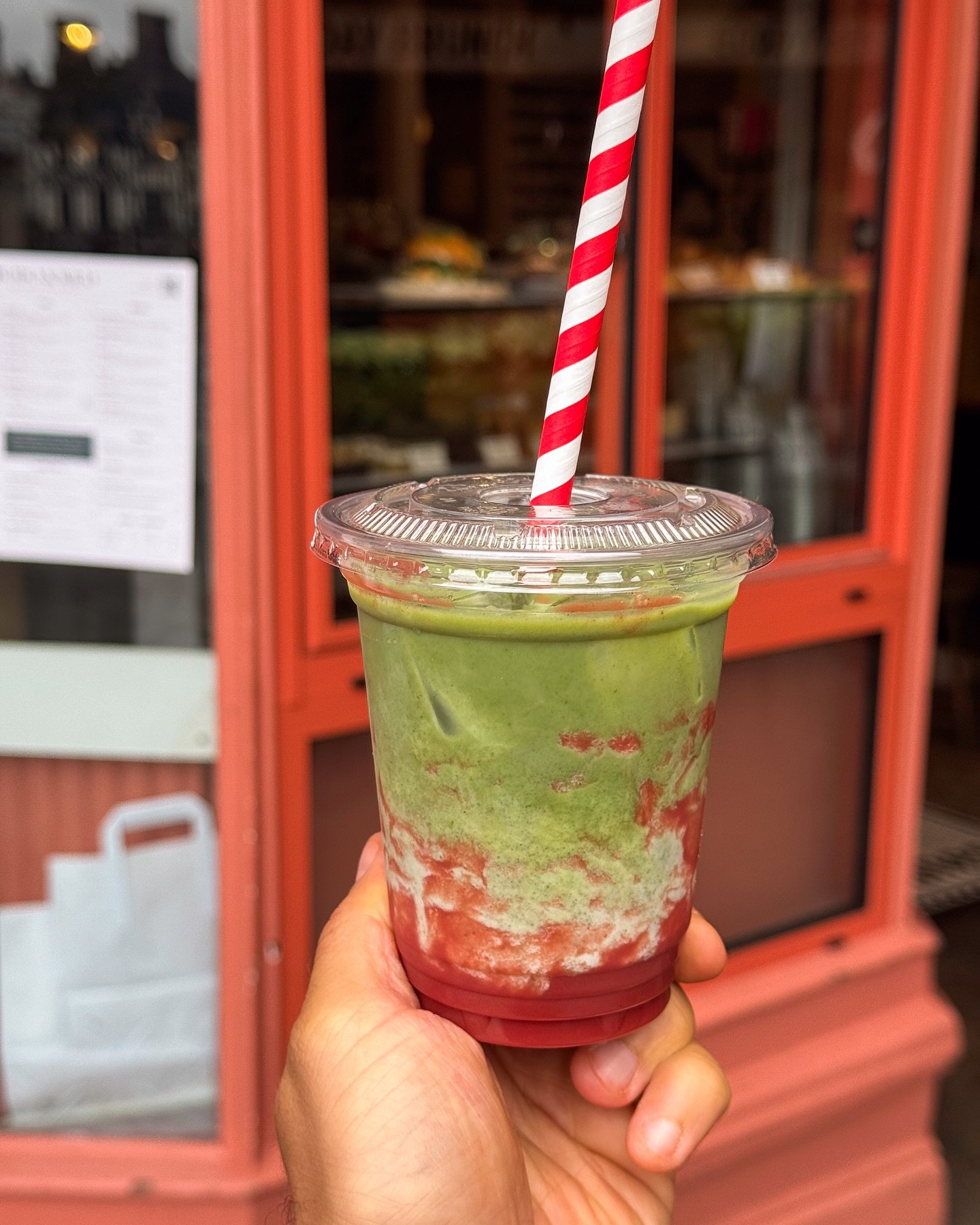 Brighten up a rainy London day with our refreshing Strawberry Iced Matcha! 🍵🍓