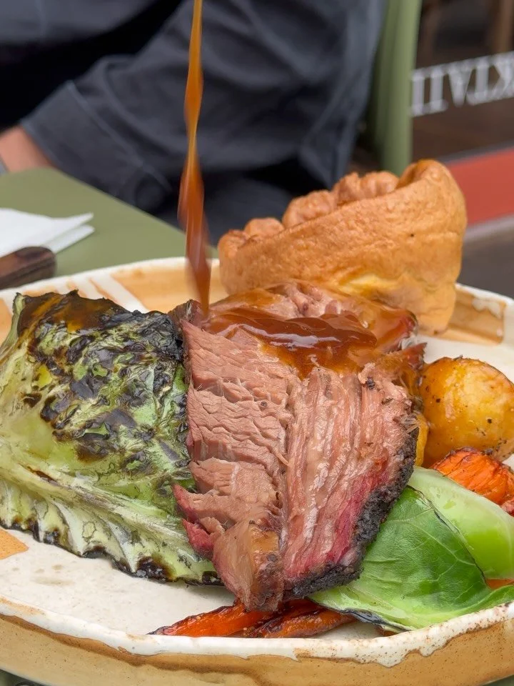 Crispy roasties, golden gravy, and that perfect Sunday sunshine it&rsquo;s roast time at Bobo and Wild, Wanstead 🍽️☀️