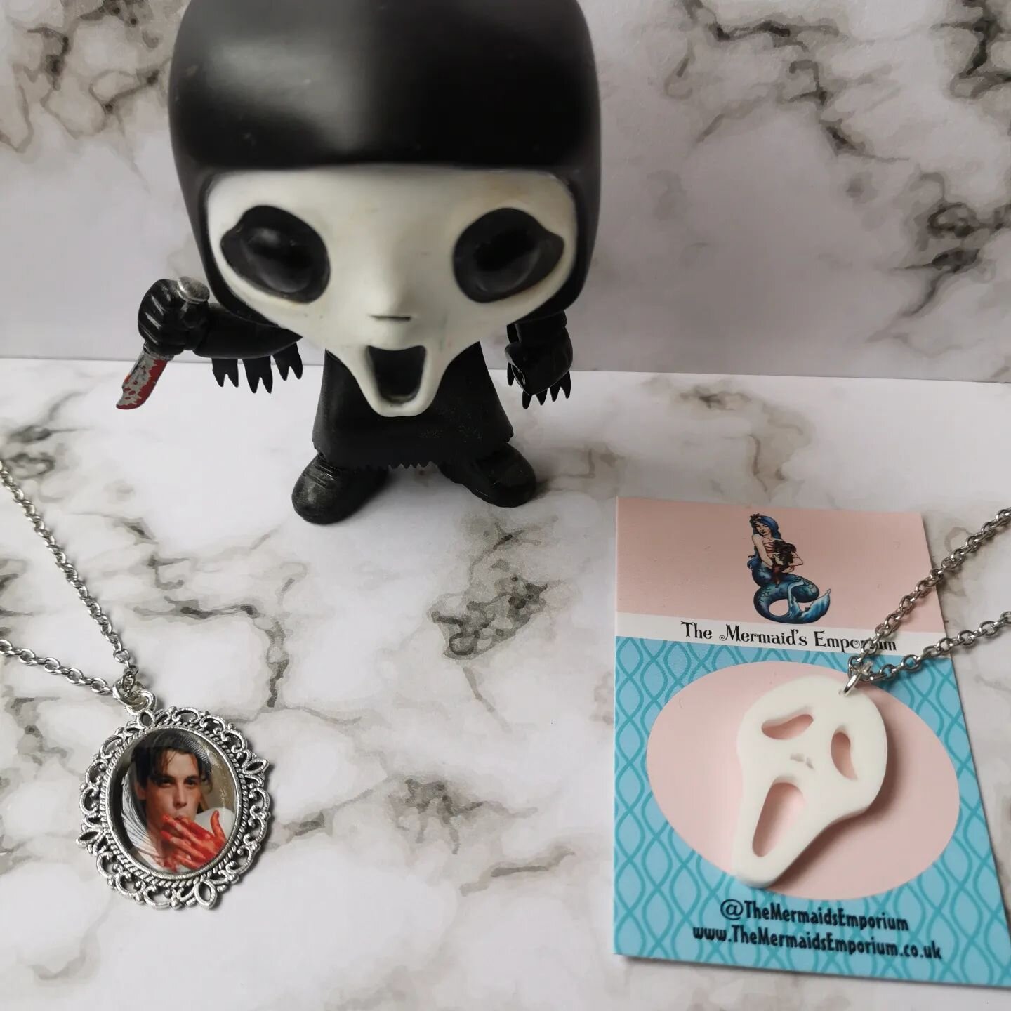 Both our scream necklaces are available atm!!
..
.
#scream #screammovie #scream2 #scream2022 #screamedit #scream1996 #horror #billyloomis #skeetulrich #horrormovies #horrorfilm #horrorcollector #horrorbabe #horrorjunkie #horroredit #horrorjewellery #