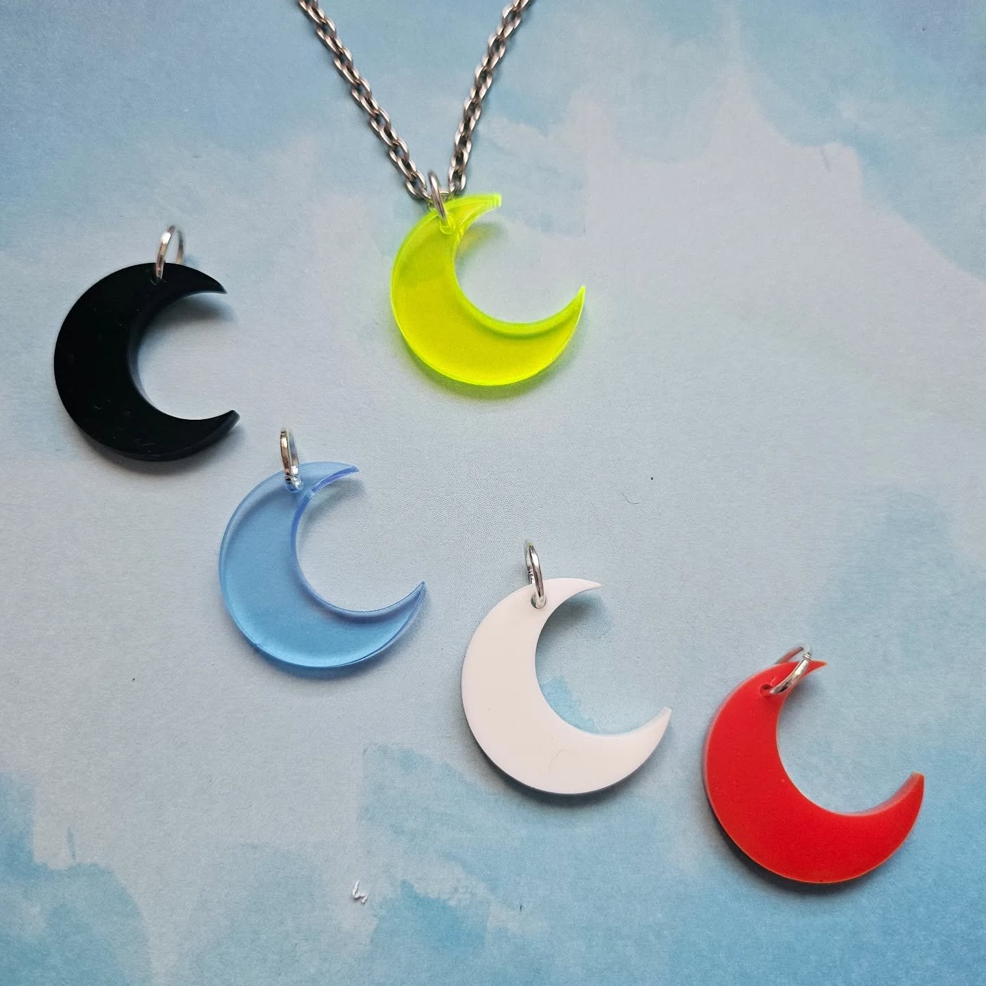 &pound;5 Moon necklaces in a choice of colours 🌙🌙🌙
..
.
#moonnecklace #moonjewelry #moon #themermaidsemporium #handmadejewelry