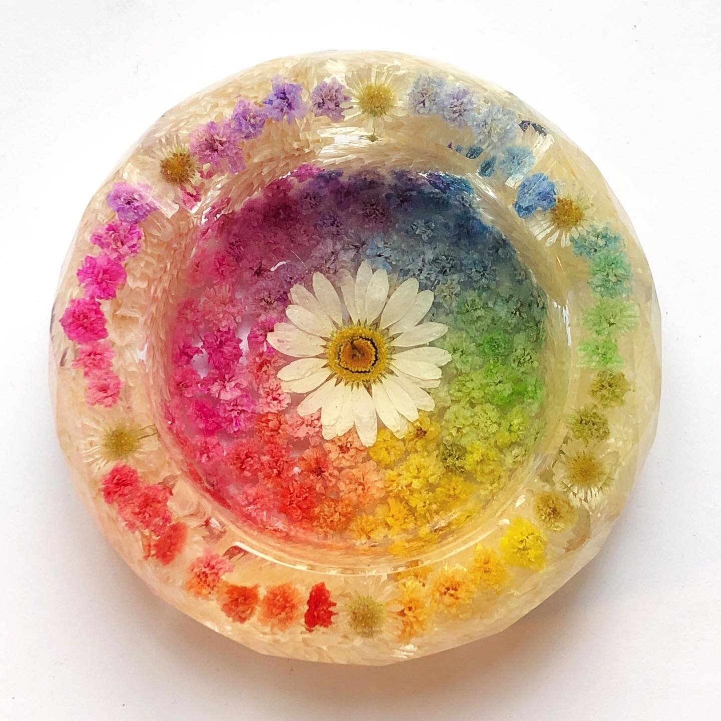 Level 1 - This Classic Prism Ashtray requested a full colour spectrum with daisy accents