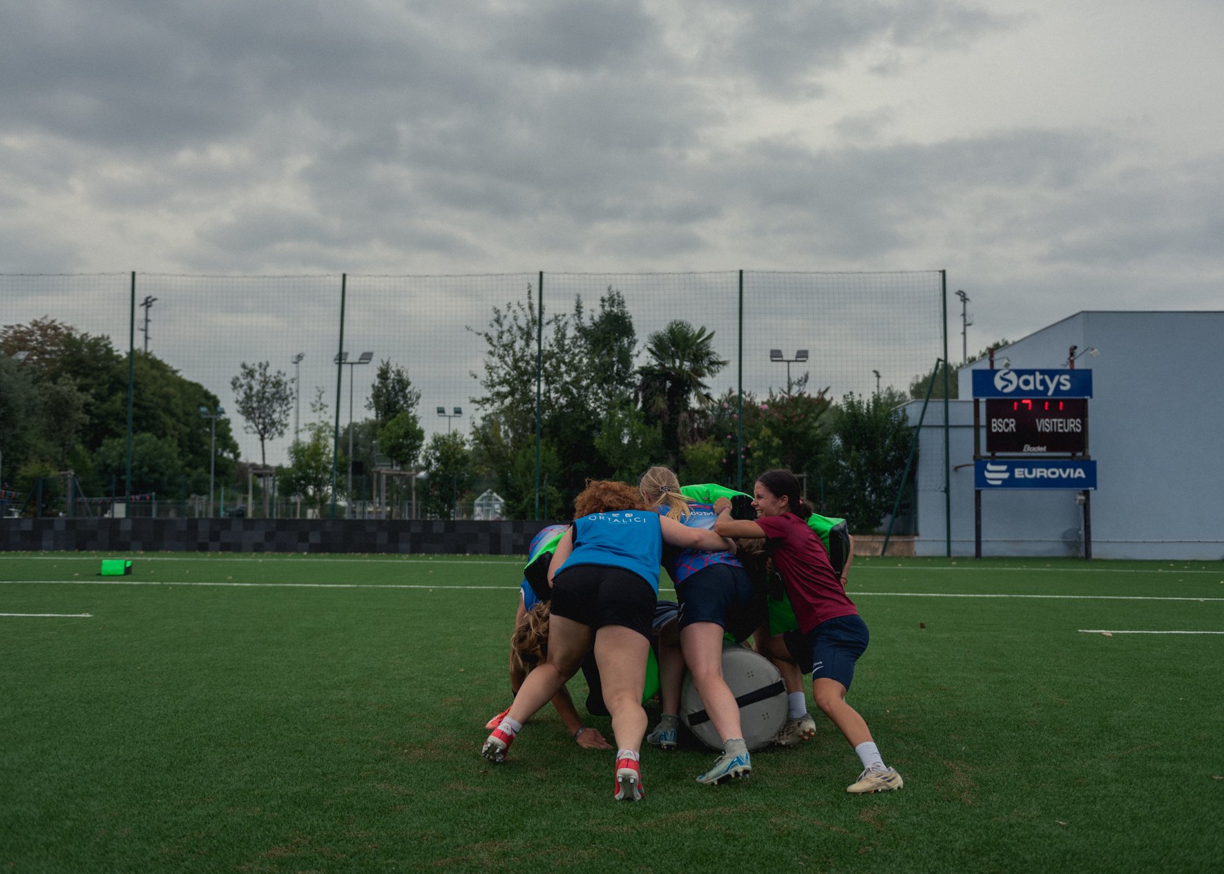 Reportage pour Le Monde, septembre 2025 : Dans l’ombre de l’équipe de France et de la Coupe du monde, le club de Blagnac vit la réalité du rugby côté féminin