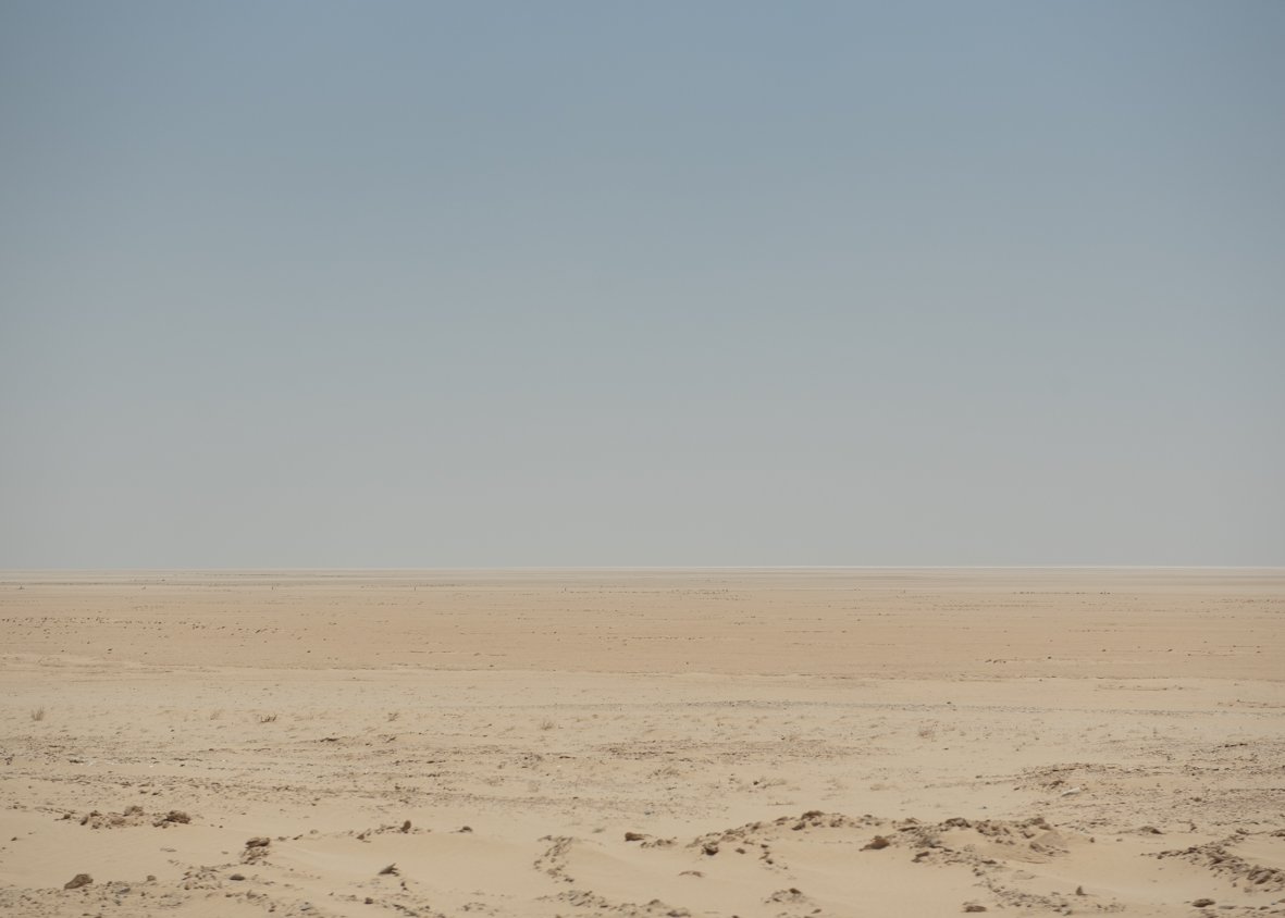Reportage pour Libération. "Tunisie : Désert funèbre". 24 juillet 2023, Chott el-Jérid, Tunisie. Plaine saline qui constitue un passage des personnes migrantes vers l’est du pays.