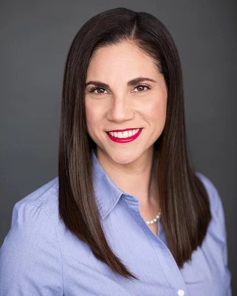 Lizeth Felix, bilingual relationship coach