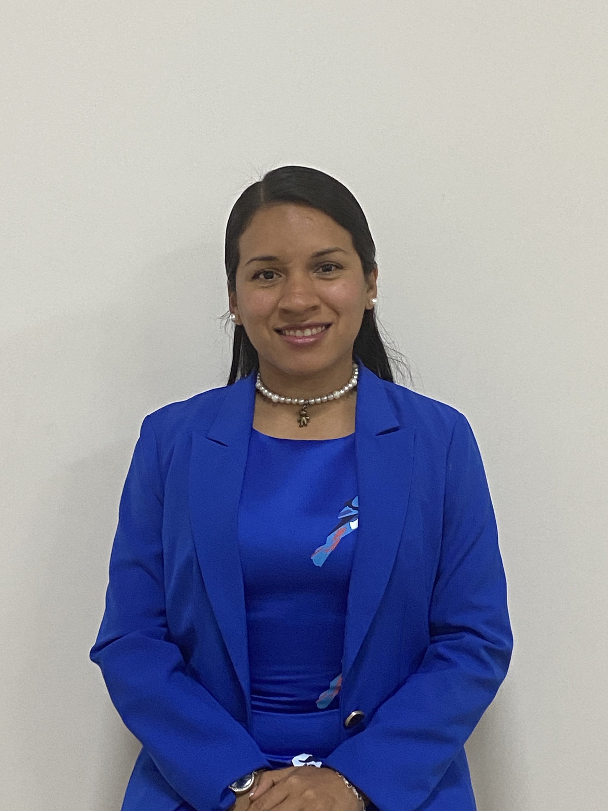 Yanina Girón Rentería
Abogada colegiada, especialista en Derecho Digital, técnica en Informática, enfermera técnica. Gerente General de Estudio GR & Asociados. Fundadora de la comunidad IA-NINA Tech. Propósito de vida: "Conectar desde el corazón y la