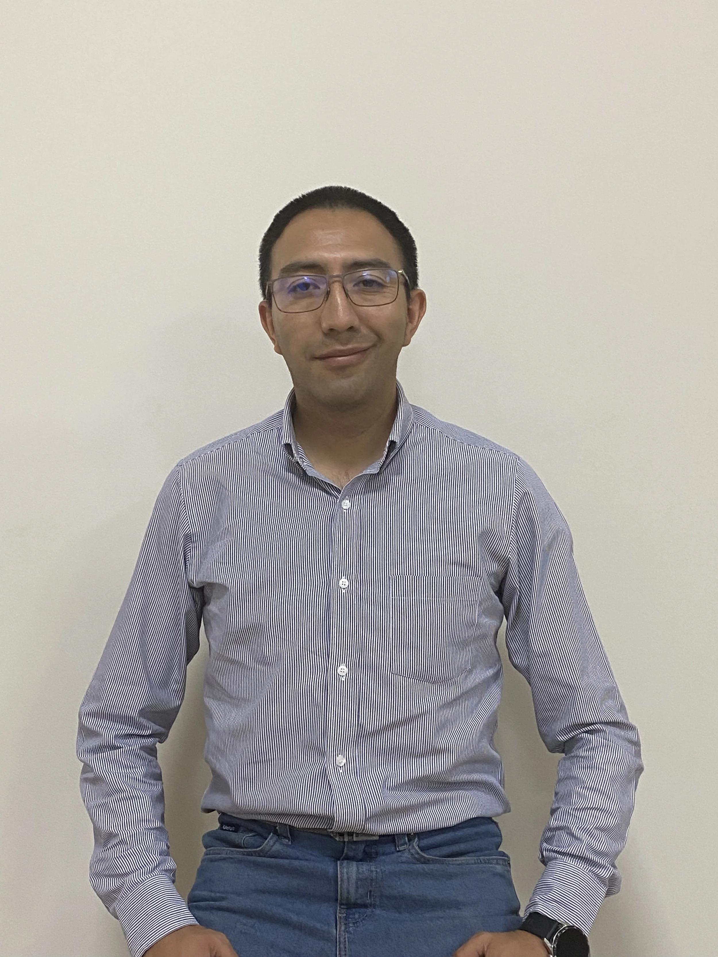 Jaime Abad Palacios
Ingeniero de Sistemas con estudios en el MIT y egresado de maestrías en Gestión de TI y Gestión Pública. Especialista en GovTech, Transformación Digital, operaciones de Data Centers y apasionado por la Radioafición.