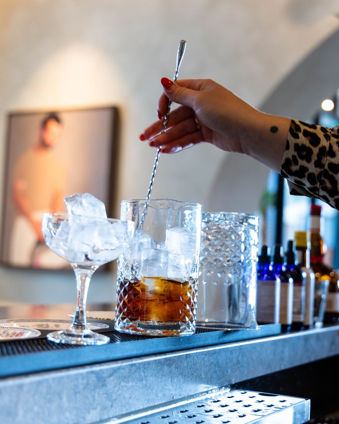 Come enjoy some happy hour cocktails and live jazz in the Fonda Fora lounge today! Music starts at 3:30 p.m, make a reservation to save your spot.