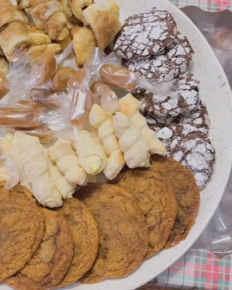 Happy National Cookie Day!!

I love making cookies, - do you have a  favorite? 

Chocolate Chip, Molasses, Lady Locks, Chocolate Crinkle, Rugelach....