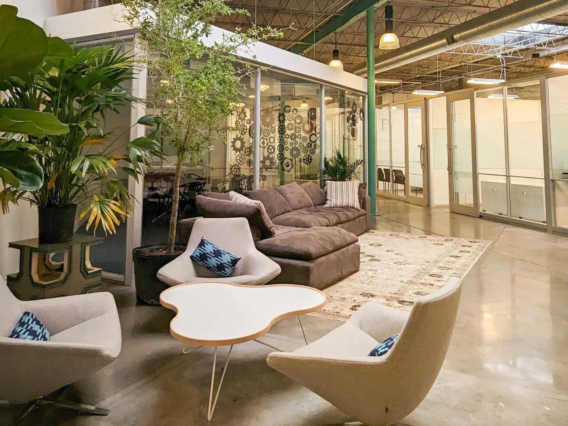 04-shared-lounge.webp