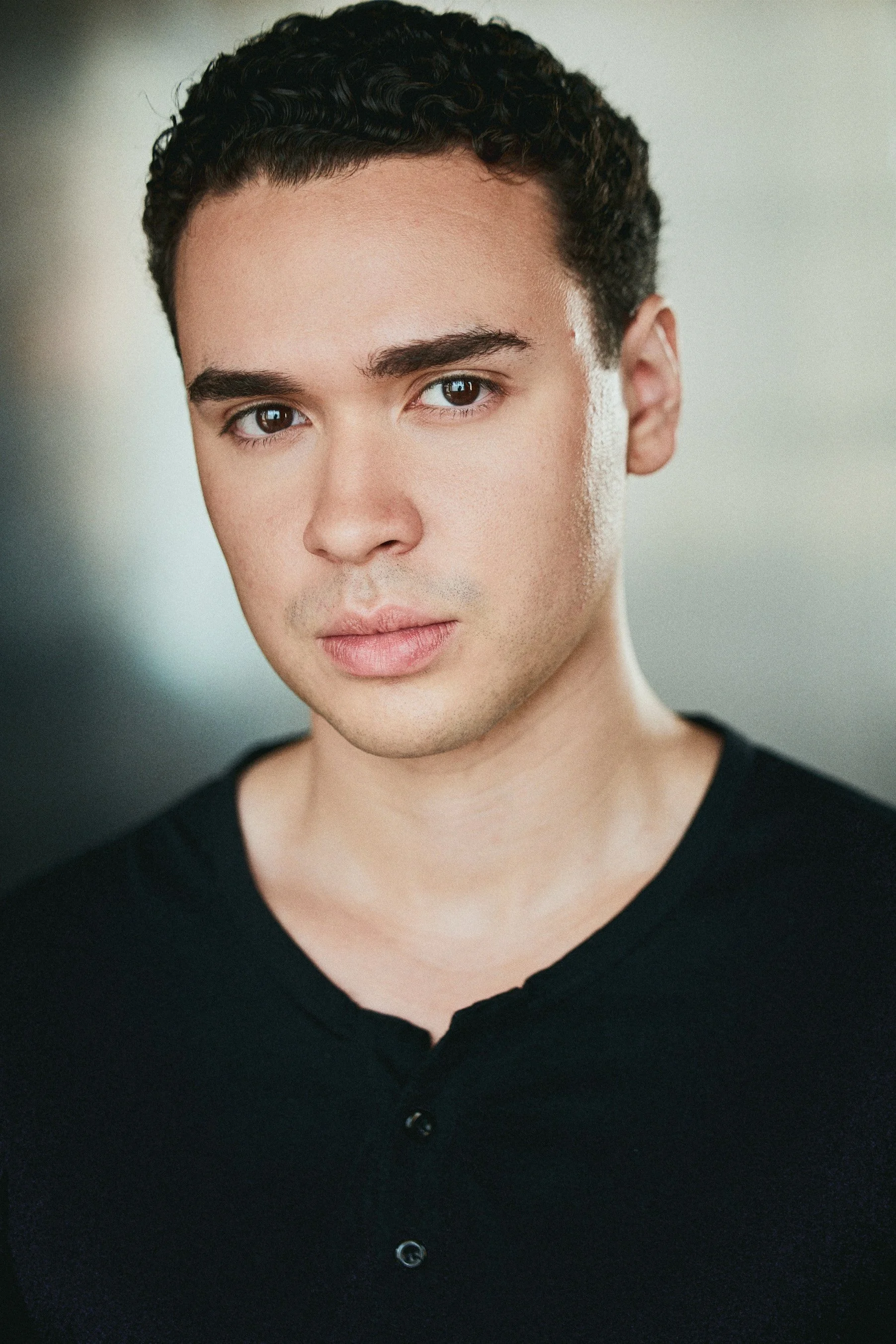 Leo Jerez_Headshot 3.jpg