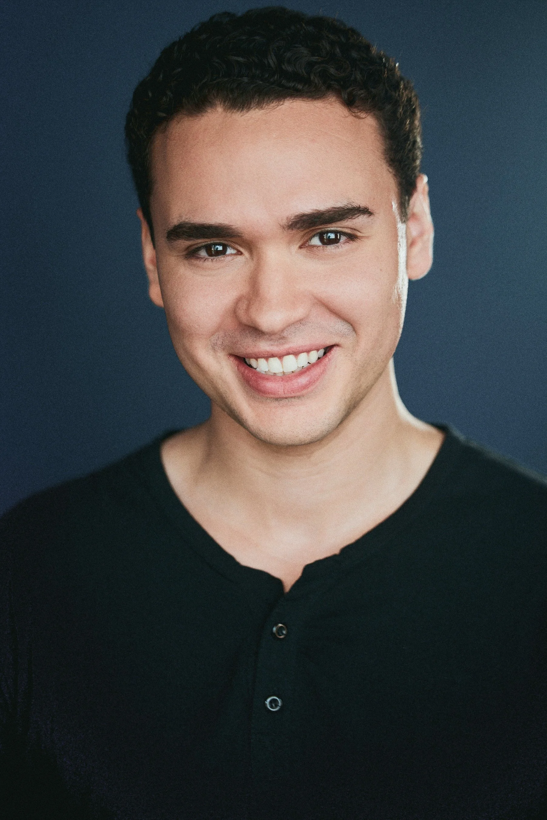 Leo Jerez_Headshot 7.jpg