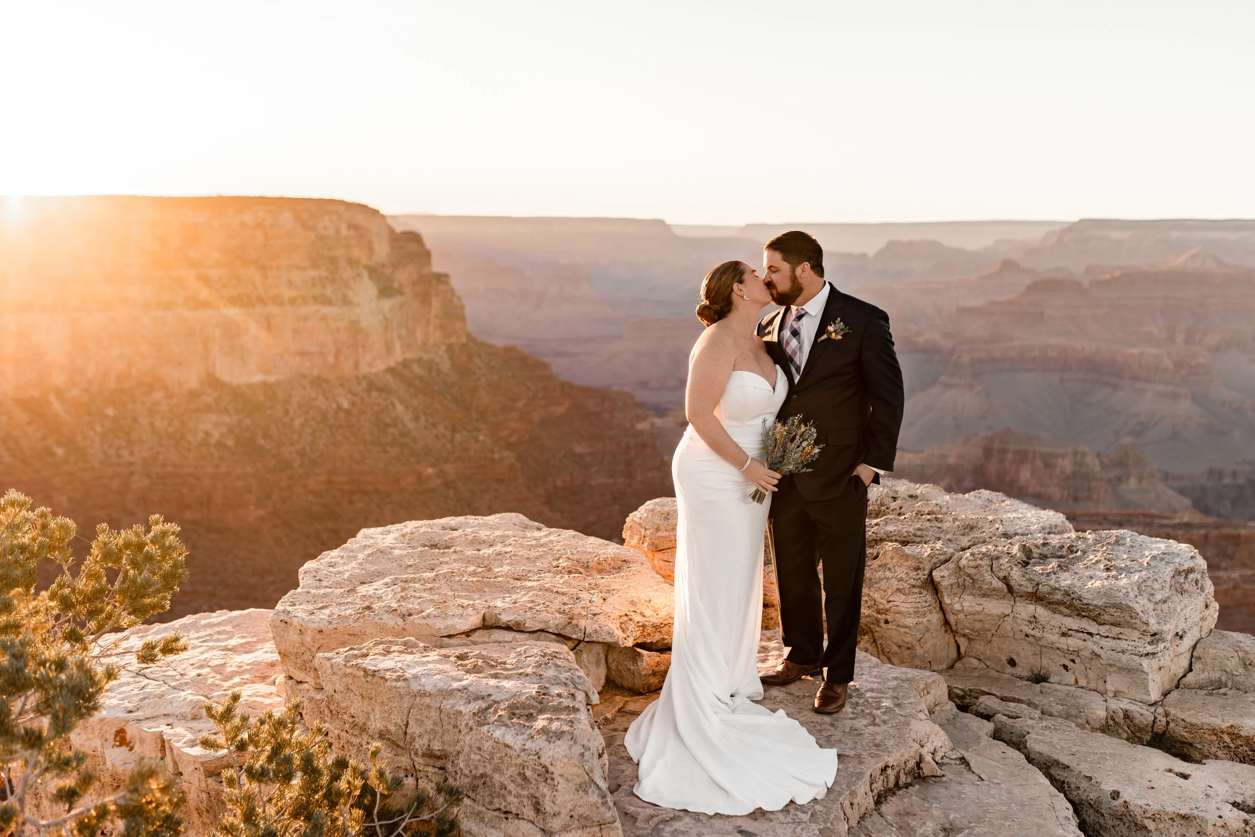 Lynsey&Taylor_Wedding_SneakPeek_21.jpg