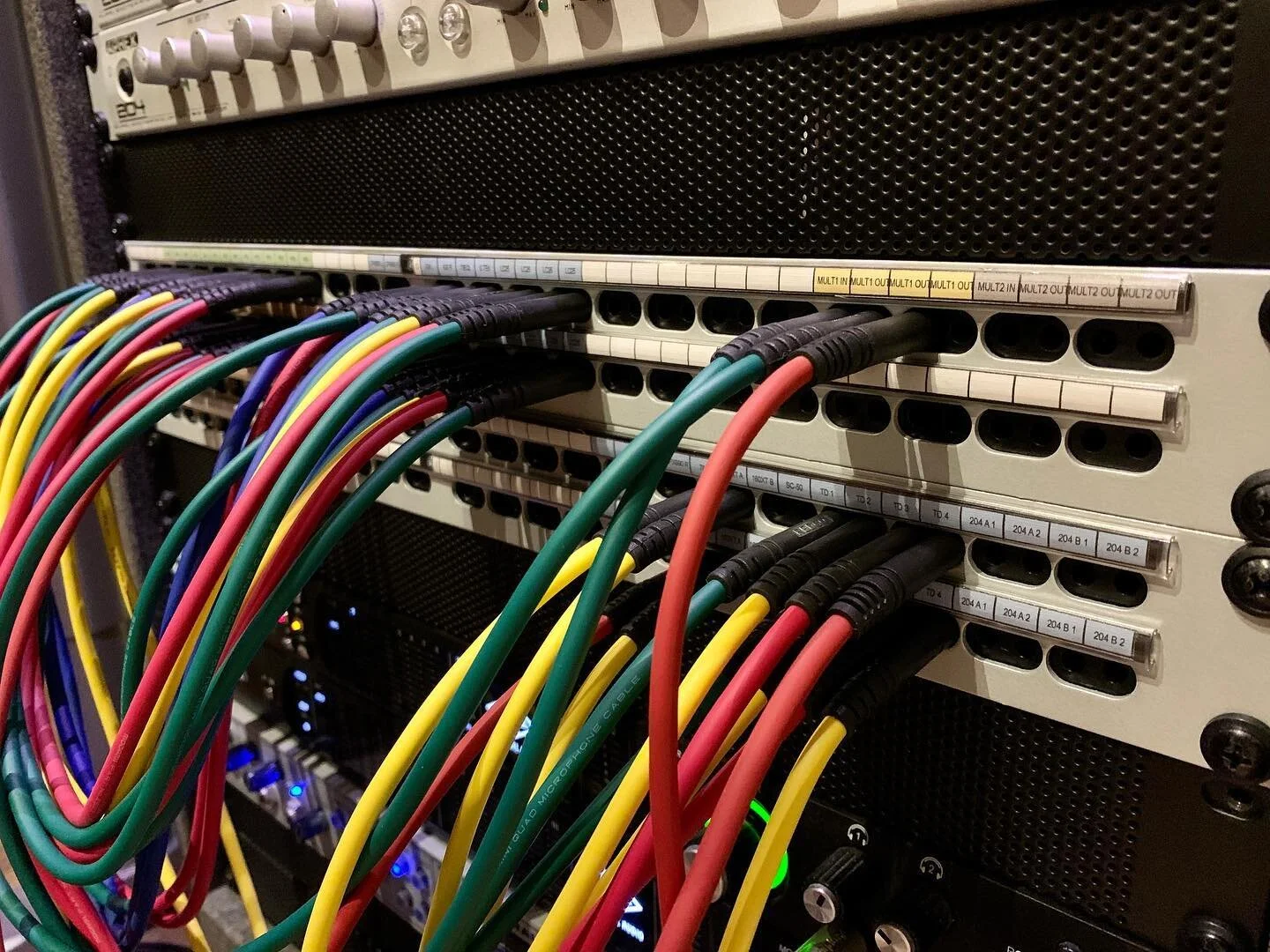 Finally got my patchbays set up in a way that makes the most sense. Those who know, know. It&rsquo;s a never-ending adventure.
.
.
.
.
.
#sessiondrummer #drumstudio #recordingstudio #recordingsession #drumtracks #drumtracksonline #remotesessions #rem