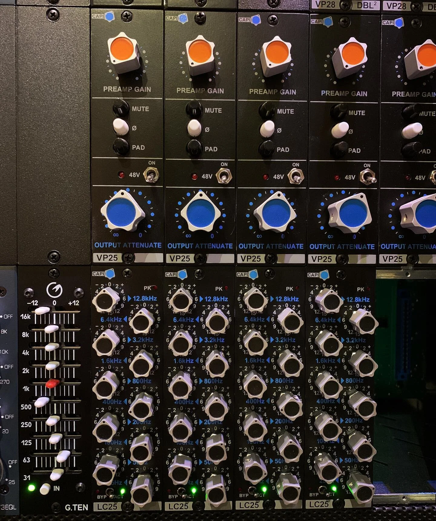 Winning tom chain. VP25 -&gt; LC25. @capigear
.
.
.
.
.
#sessiondrummer #drumstudio #recordingstudio #recordingsession #drumtracks #drumtracksonline #remotesessions #remotesessiondrummer #remoterecording #remotedrumtracks #instadrummer #drumsondemand
