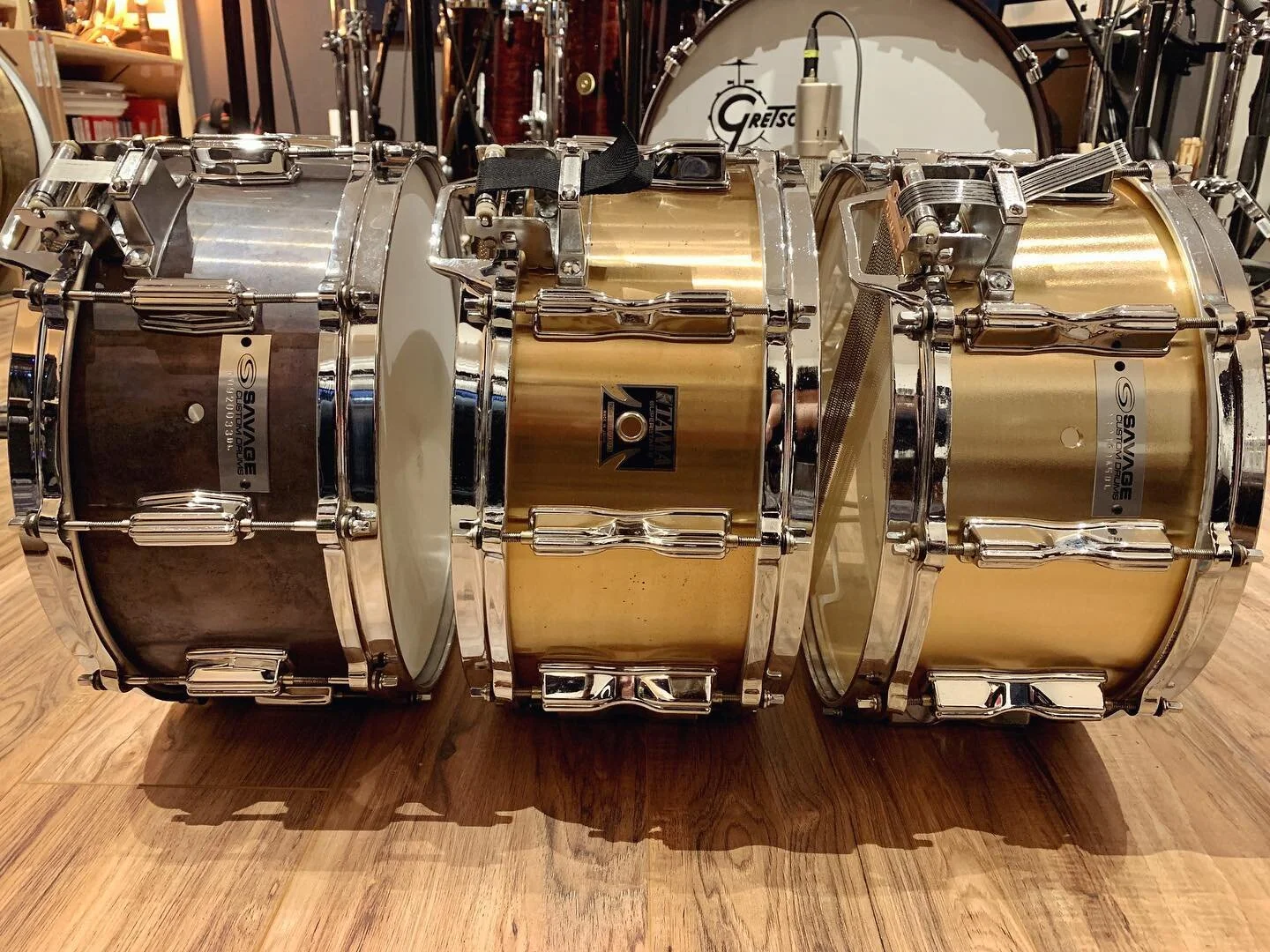 My studio floor is about to cave in.
.
(the Tama is NOT mine and NOT for sale)
.
.
.
.
.
#bellbrass #bellbrasssnare #tamabellbrass #savagecustomdrums #sessiondrummer #drumstudio #recordingstudio #recordingsession #drumtracks #drumtracksonline #remote