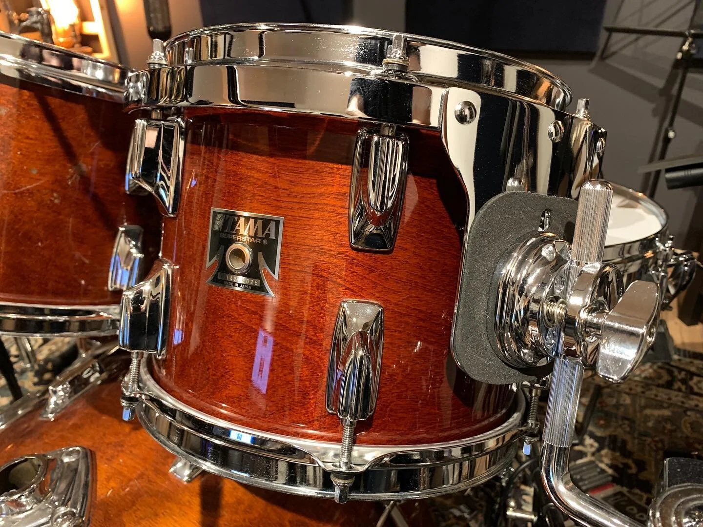 Been getting some questions about this so I figure I clarify. I took the original brackets off my Superstar toms and purchased suspension mounts for them. They are Worldmax DSS mounts, which I believe are identical to the mounts @drumfactorydirect se