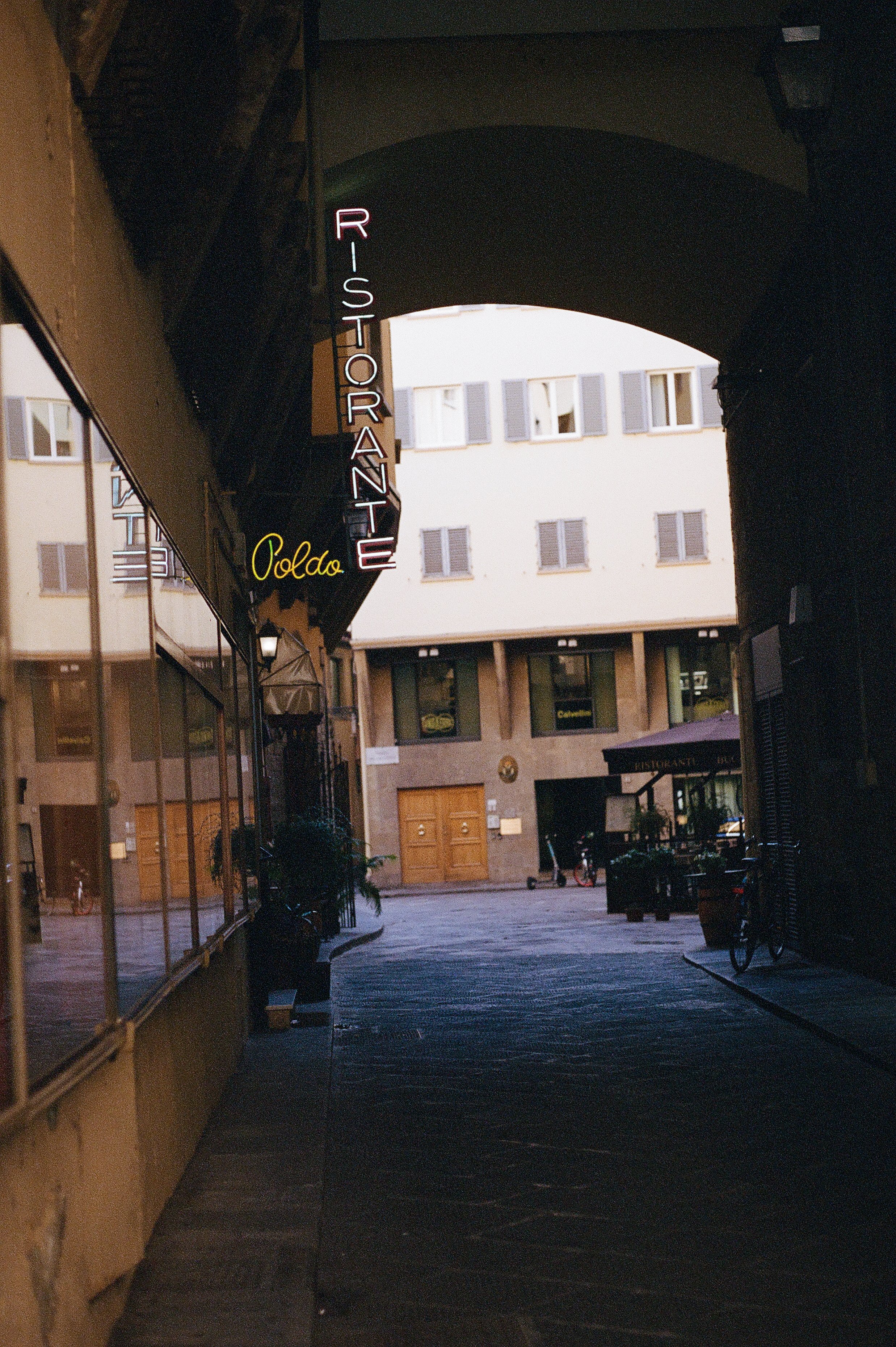 741050060008-2.jpg
