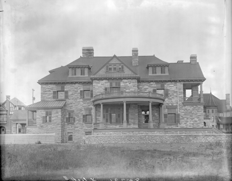   Home of Andrew W. Fleck at 500 Wilbrod Street in October 1902 (south facade) shortly after completion. Photo:  William James Topley / LAC / PA-183226 