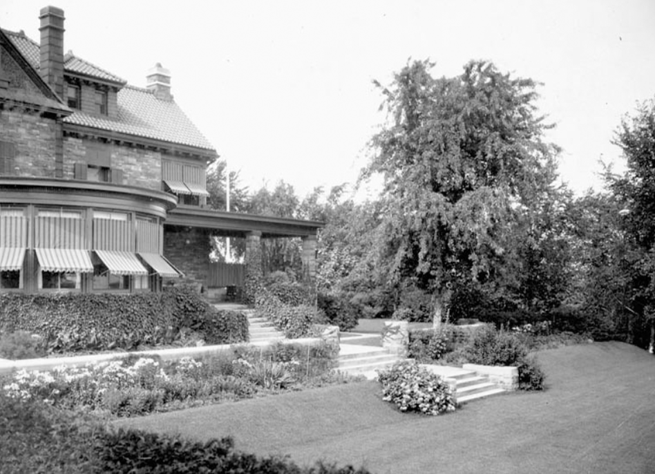   Gardens, south facade at residence of H. Gertrude Fleck, widow of Andrew W. Fleck, ca.1925. Photo: Dept. of Interior / LAC / PA-34303  