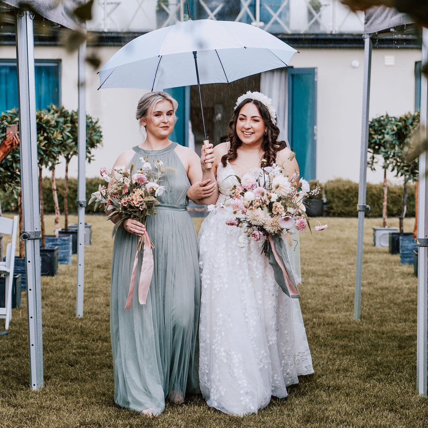 Autumn weather is FINALLY approaching and I couldn&rsquo;t be happier 🥰 ☔️🍂 here&rsquo;s a snap of Joanna and her maid of honour walking down the aisle 🥹 reminder that though I am now on maternity leave, I am still replying to enquiries for the en