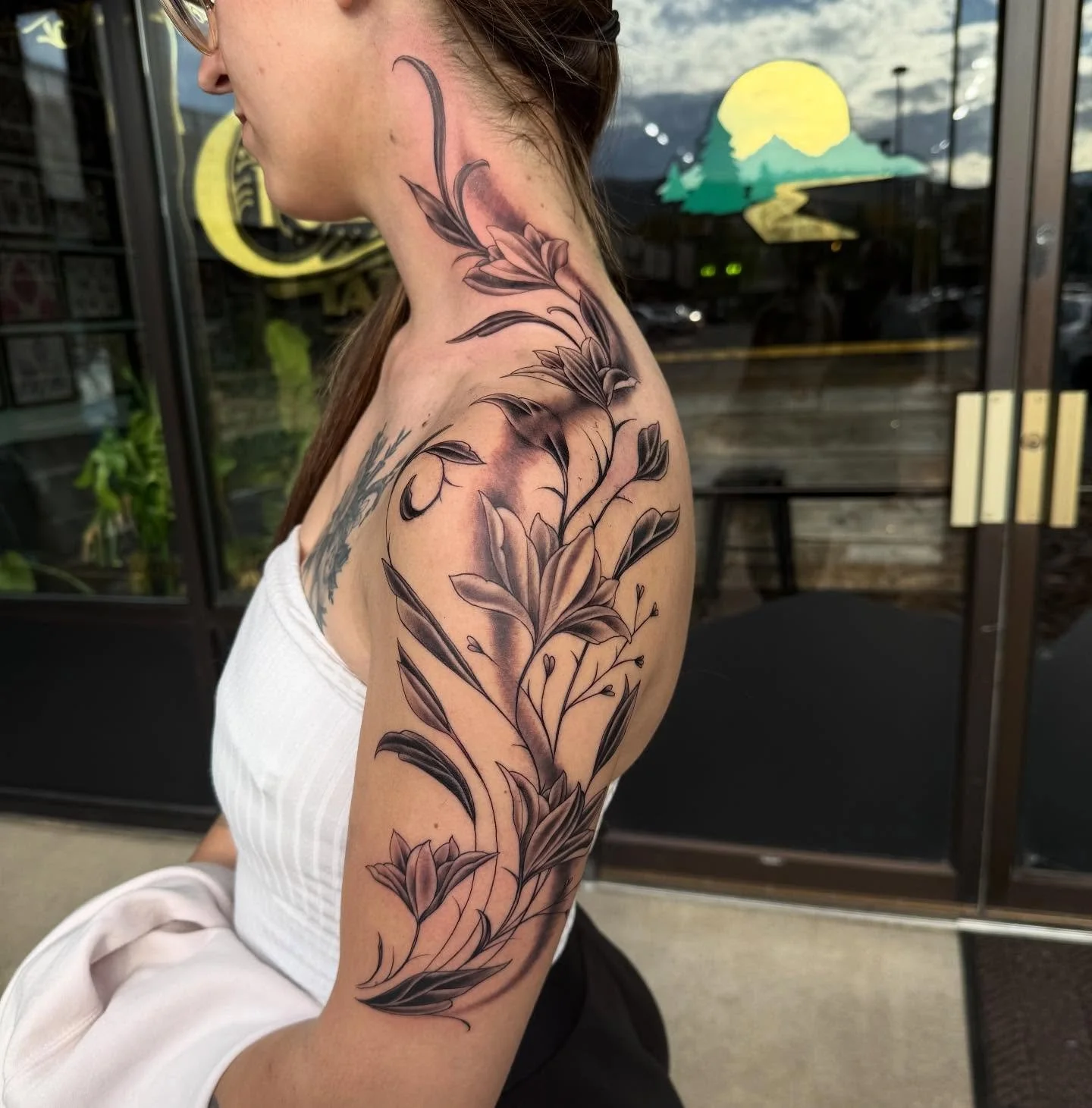 Large floral design tattooed by Jose! @josecordova 🌺
