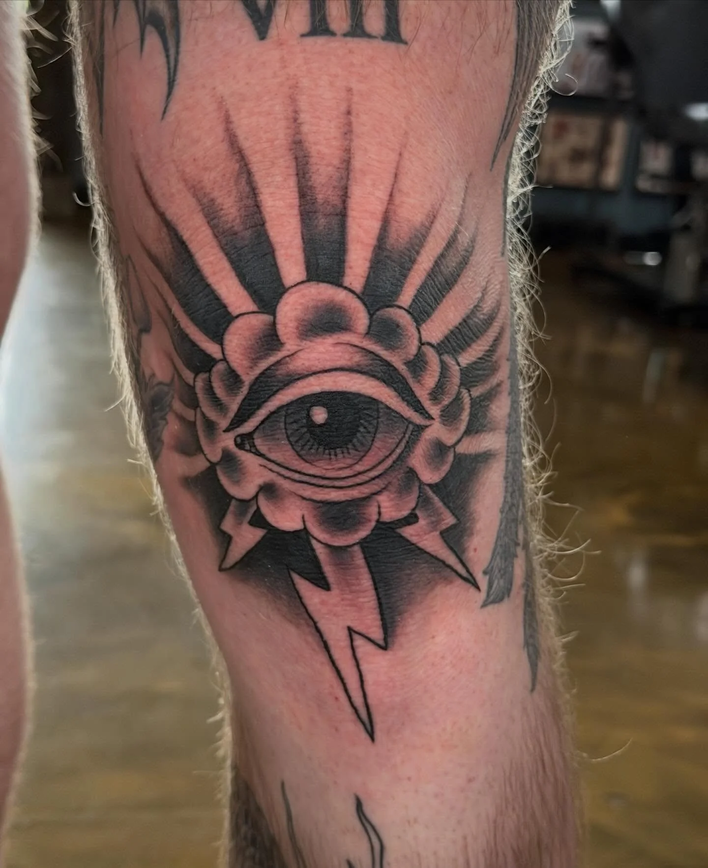 Eye spy! Knee jammer tattooed by Jose! @josecordova