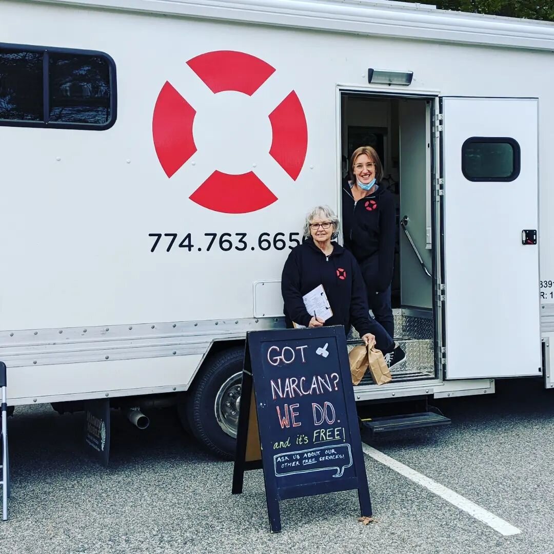 Look who's in our parking lot tonight!!
We ❤️ our partnership with the @aidssupportgroupofcapecod!!
You'll find their mobile health van at FSC every Wednesday from 3-5 pm!!
@asgcc_van  #communitypartners