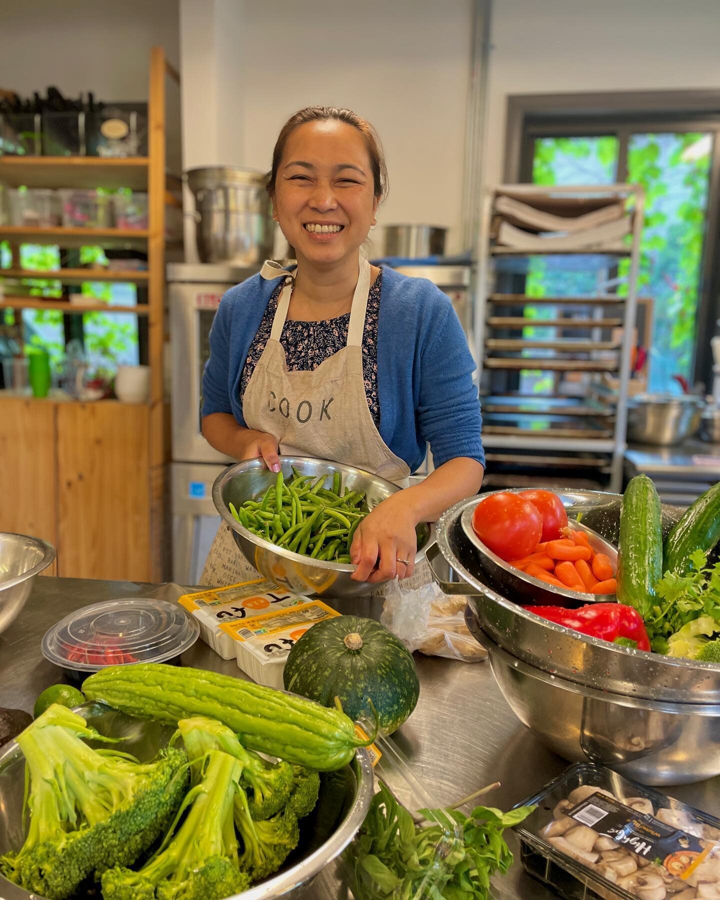Hey there! How was your weekend? Ours was fantastic thanks to Pla and the Longfellow Garden Club parents who came over to our Schoolhouse to cook some mouthwatering Thai dishes. Who says parents can't have fun too? 😉🍴🌶️ 
#weekendvibes #cookingadve