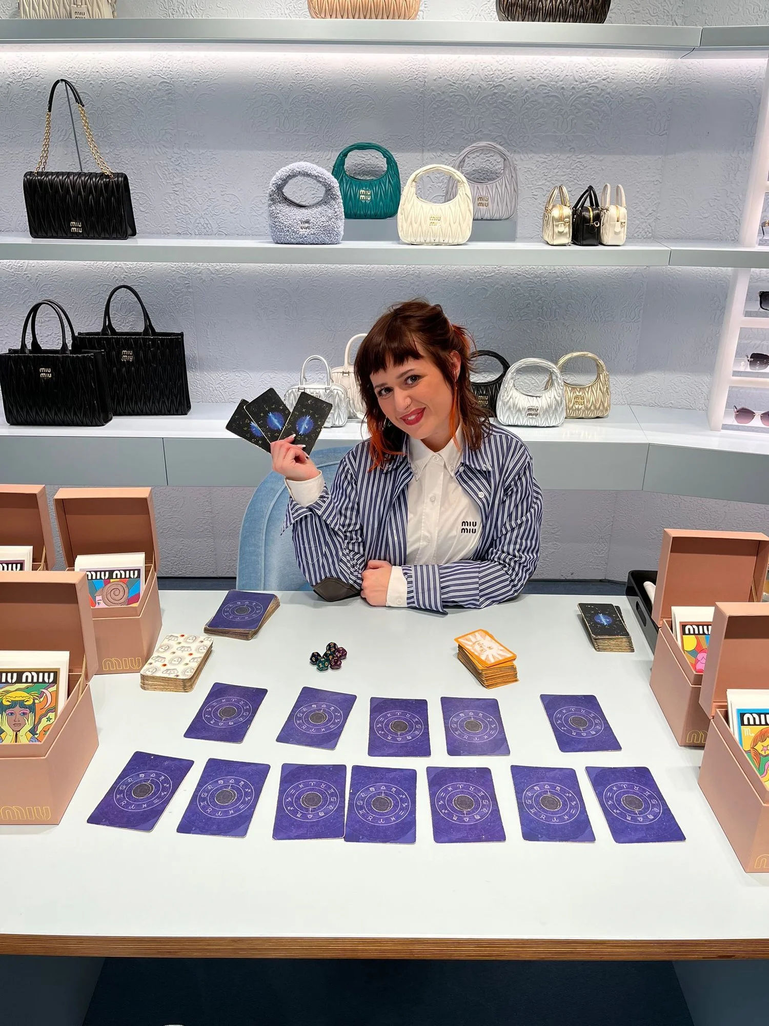 Astrokiff x Miu Miu — Prestation tirage de cartes en boutique 