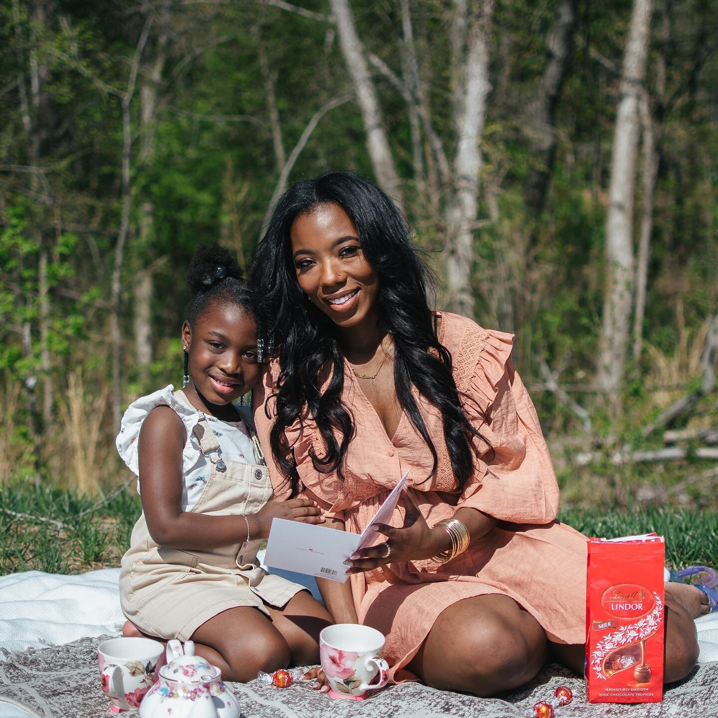 #sponsored The Mom Life is hard but Chloe makes it worth my while. All it takes is a card, make sure to stop at your local @walmart to get the perfect pair. Grab an @amgreetings card and some @lindt_usa chocolate and watch your mom and every motherly