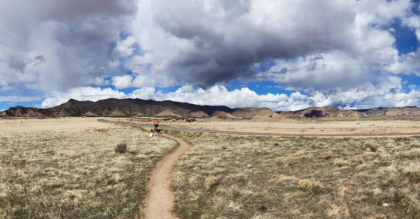 Spring Break Adventure Post 2: Fruita, Colorado has been on our list ever since I saw a YouTube video of two female mountain bikers who also own the @hottomatopizza in Fruita. After a day of riding we treated ourselves to a hot shower at the communit