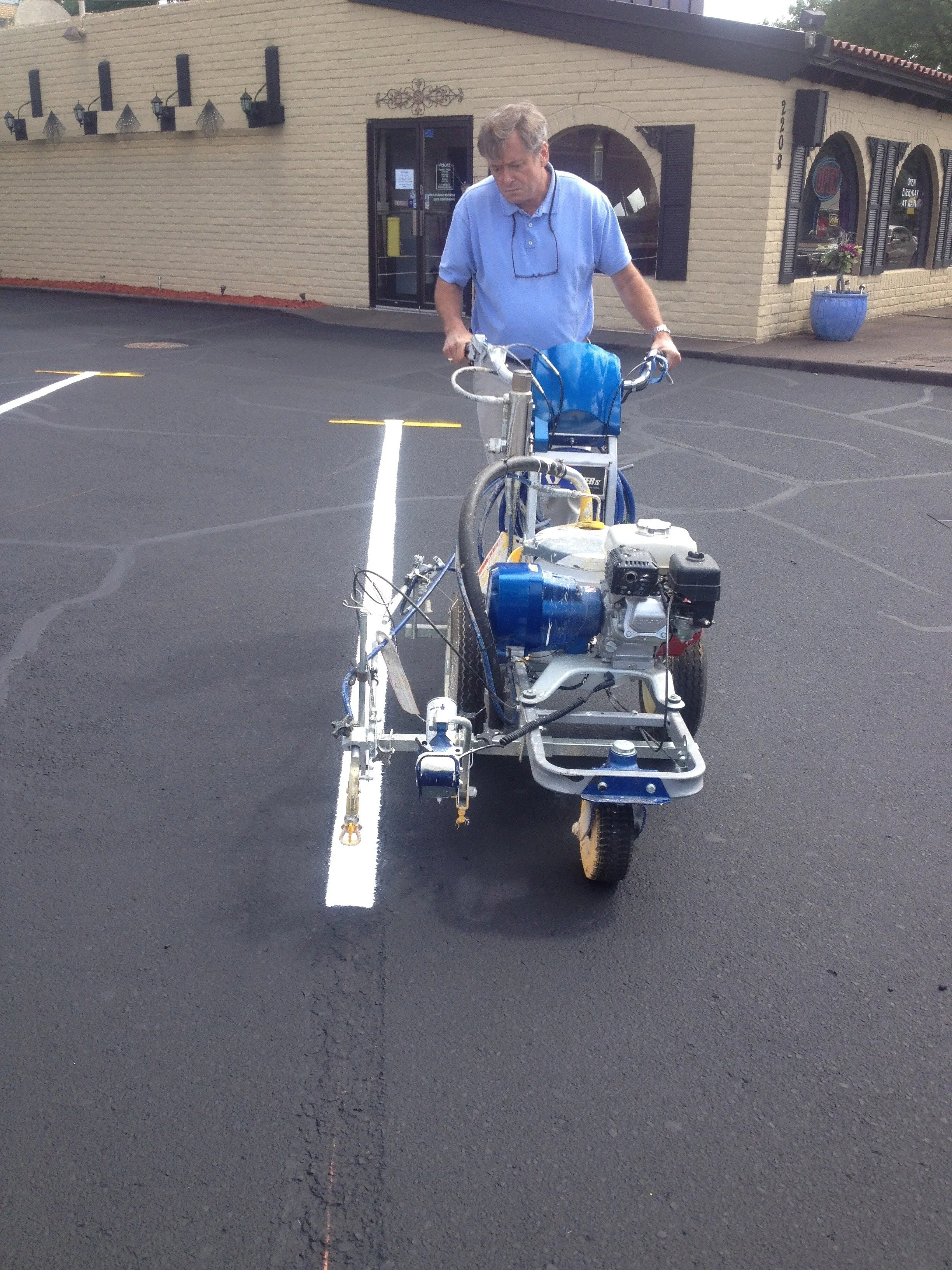 How to Choose the Right Parking Lot Striping Company