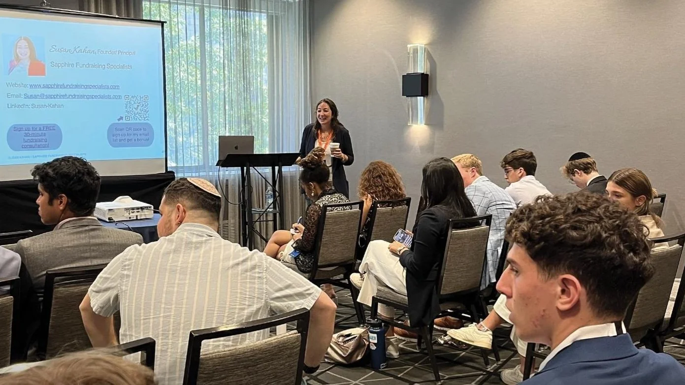 Susan Kahan speaking at a conference on fundraising tactics