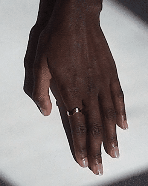 Sokhna wears Wave Ring 01, size 52, with an 18K Gold — Sterling Silver finish.