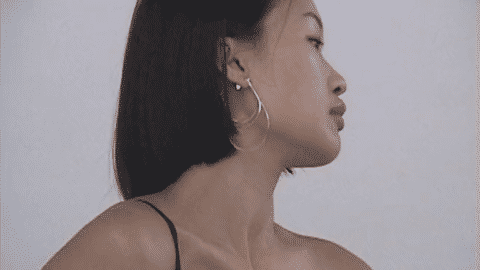 16x9_JEANNE_GS_026_E-COMM-low.gif