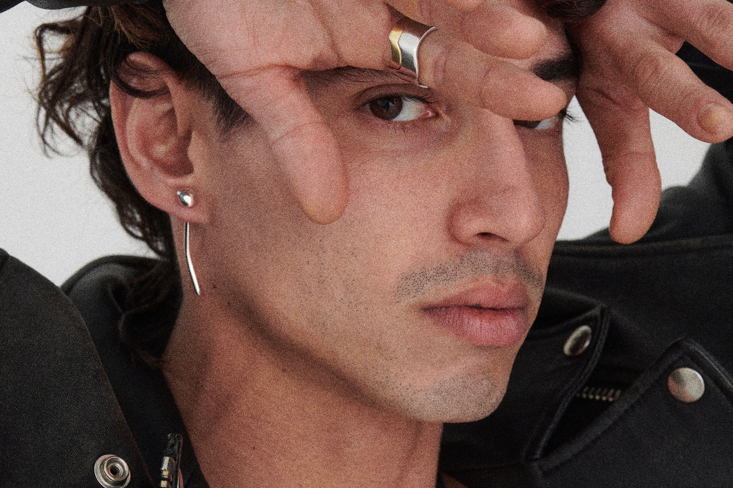 Adam wears a set of two Wave Rings 01 + 02, size 60, with a hypoallergenic Rhodium — Sterling Silver and an 18K Gold finish.