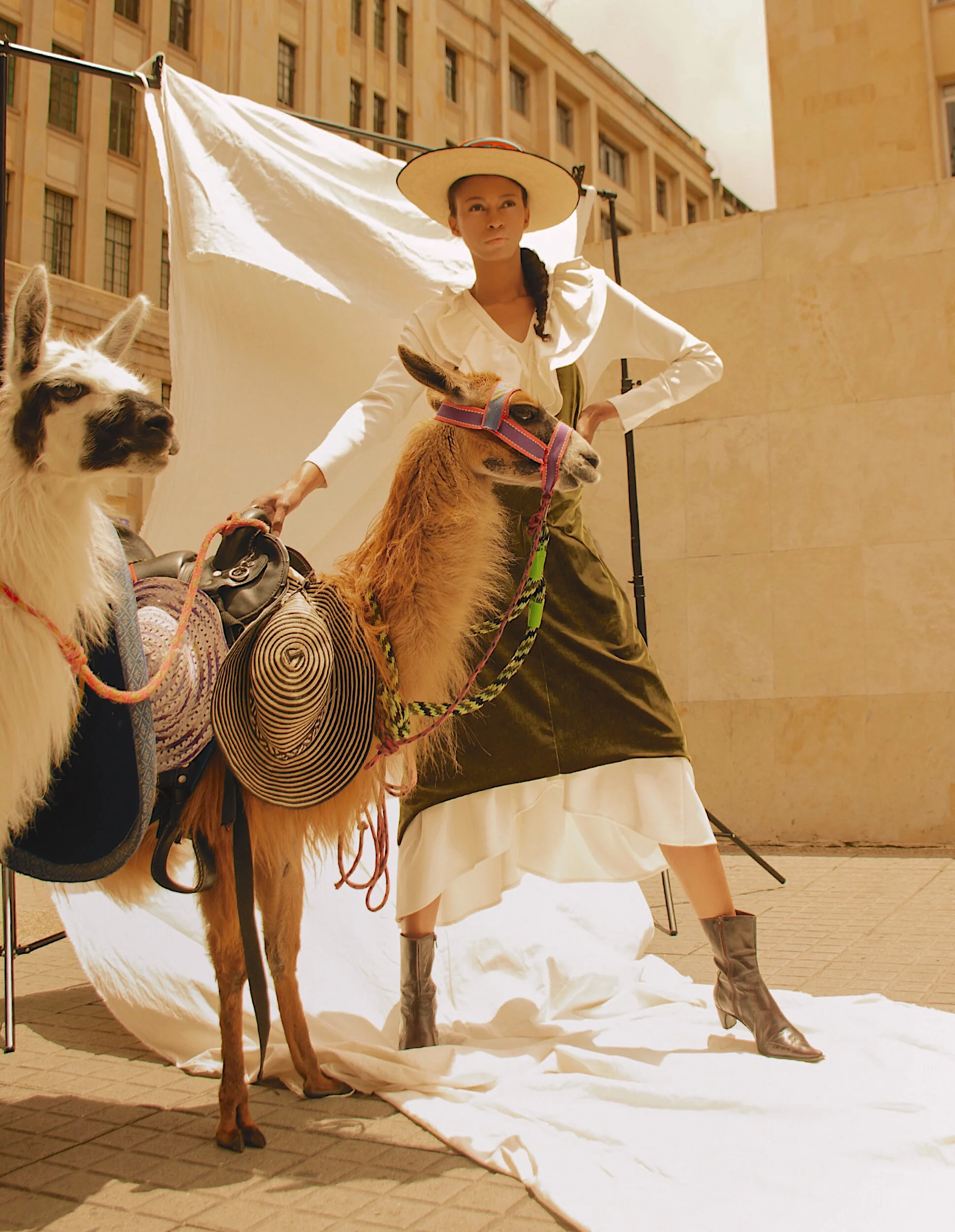 Ph: Juan Sebastian Cancino/
H&M: Angie Alma/
Model: Claudia Arrieta - Informa Models/
Styling: Verónica Rojas