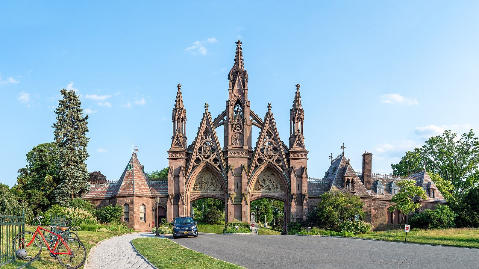 Green-Wood_Cemetery_gate_(53784p).jpeg