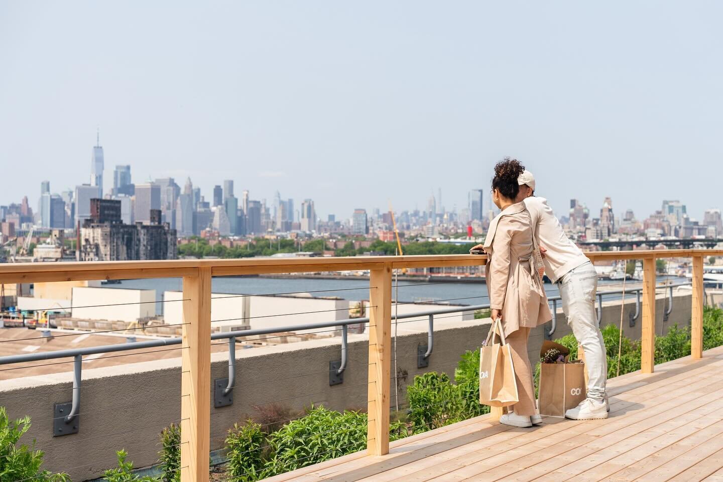 We&rsquo;re *decklaring* that it&rsquo;s officially deck season! 

Extending from our Sunset Park event space, it&rsquo;s a perfect spot to soak up some rays, sip on a seasonal cocktail and take in that majestic city skyline. 

📷 @backpackrob