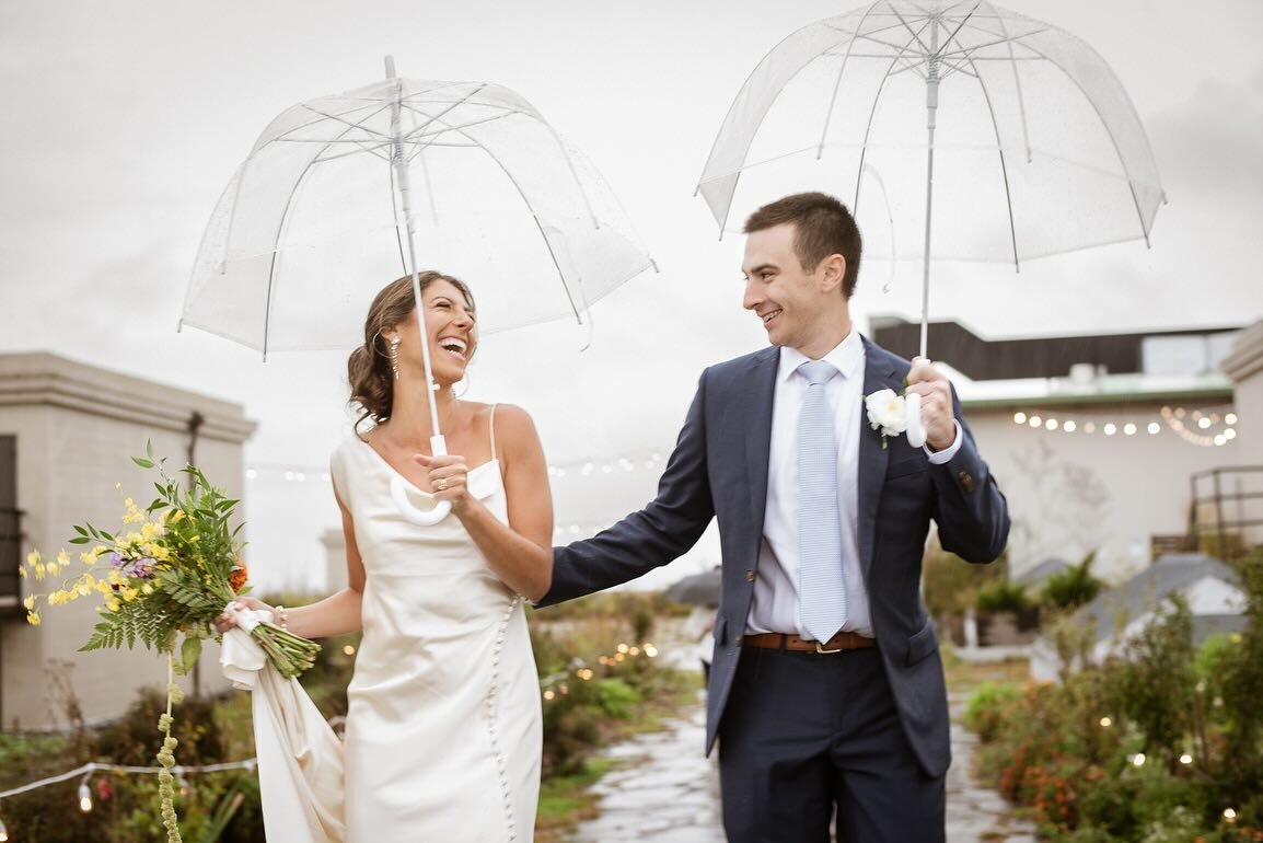 It&rsquo;s like rainnnnnnn on your wedding day🎤🎵

These two really make grey skies shine bright💕

📷: @cappyhotchkiss