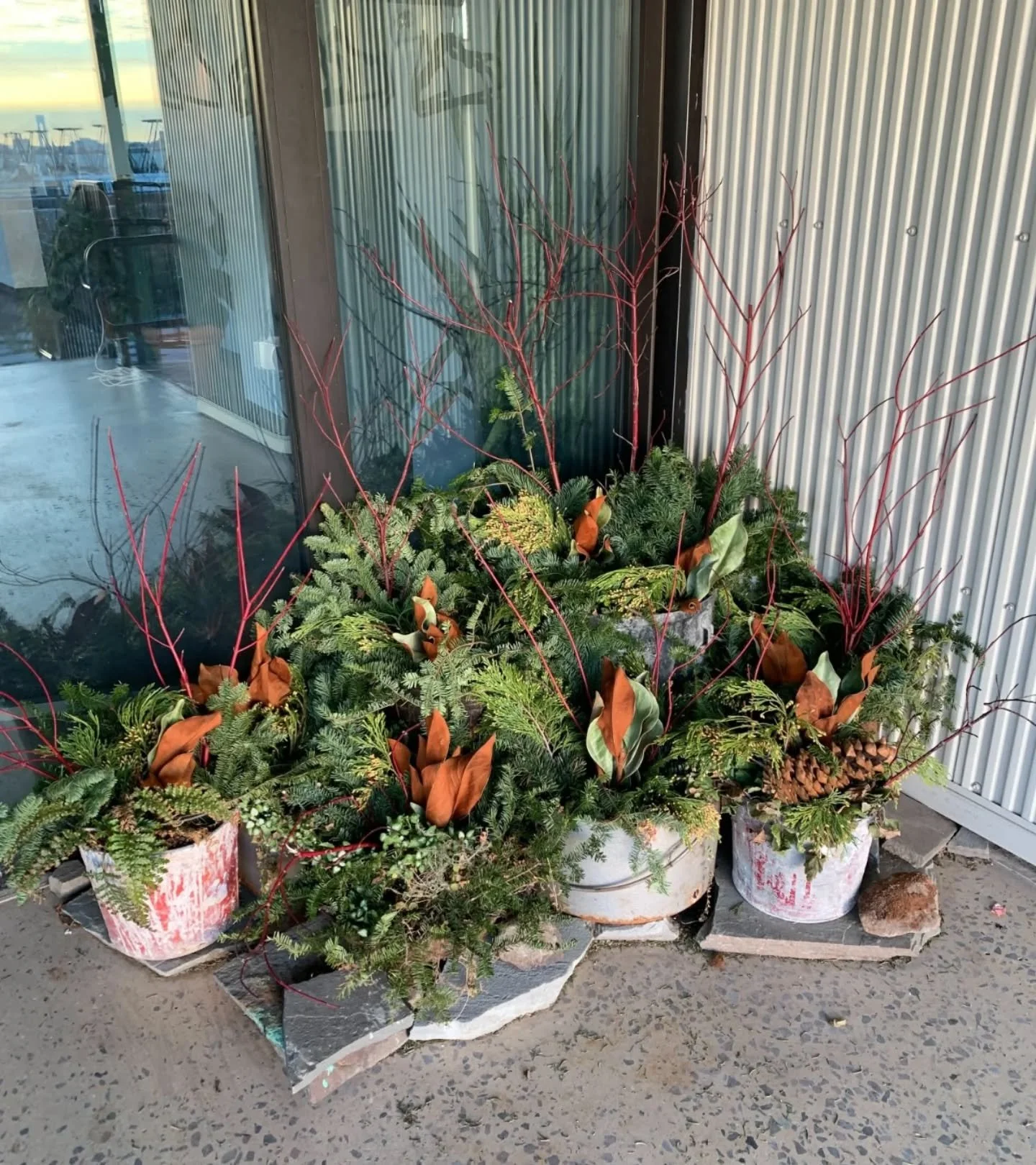 Winter porch decor done the @brooklyngrange  way bringing seasonal texture, natural elegance, and quiet holiday warmth to the city edge. Evergreen layers, winter branches, and earthy details designed to thrive beautifully all season long.

#Winter #B