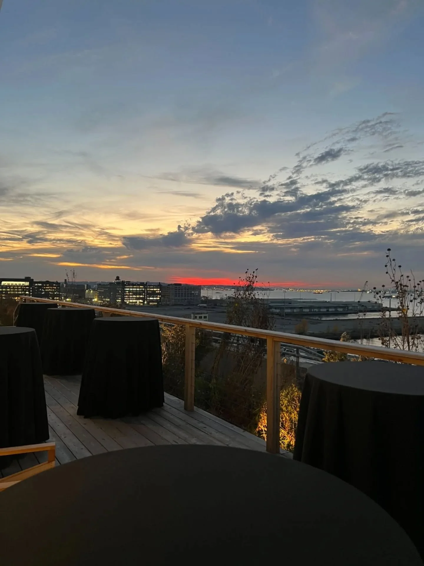 As we are experiencing a burst of spring in the city, we&rsquo;re taking the time to slow down and enjoy this beautiful sunset 🌅🌸

#BrooklynGrange #SpringSurprise #BurstOfSpring #SeasonalShift #SpringEnergy #SpringAwakening #ChangingSeasons #FromWi