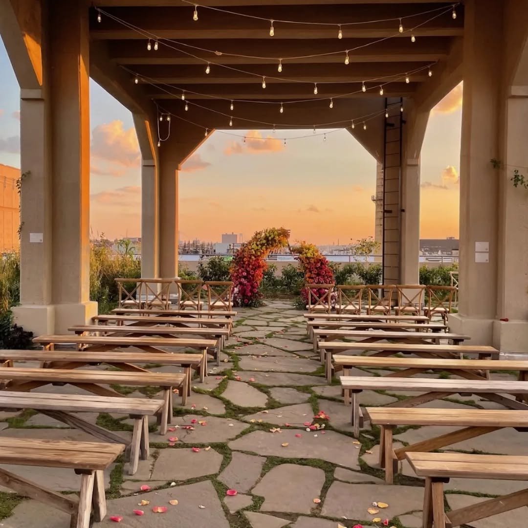 Golden hour magic above the city 🌇🌿
This is what it looks like very soon. This picture was taken on a special moment celebrating a wedding ceremony, and the view says everything. Discover unforgettable celebrations at Brooklyn Grange. Tag your pers