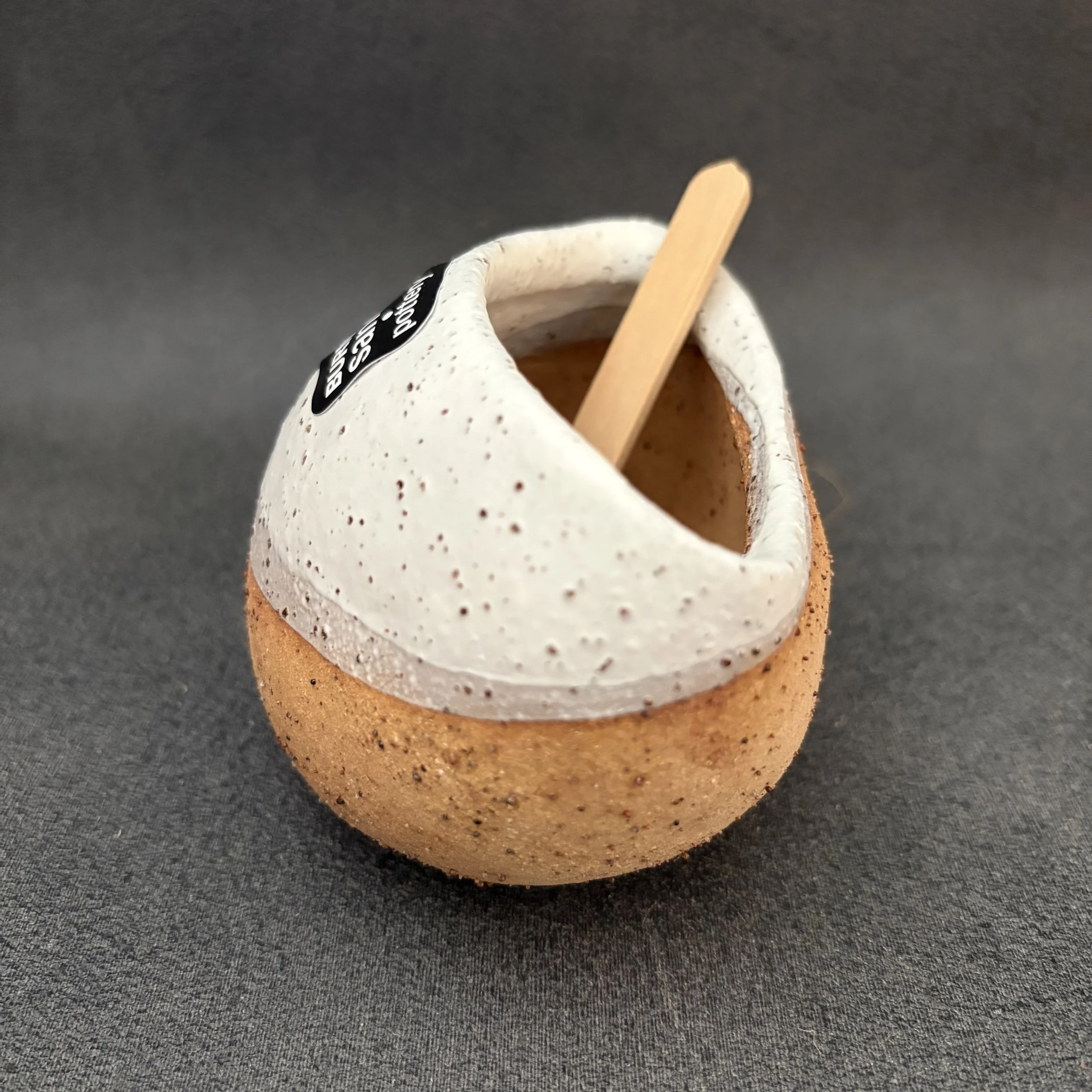 small salt pig . 842